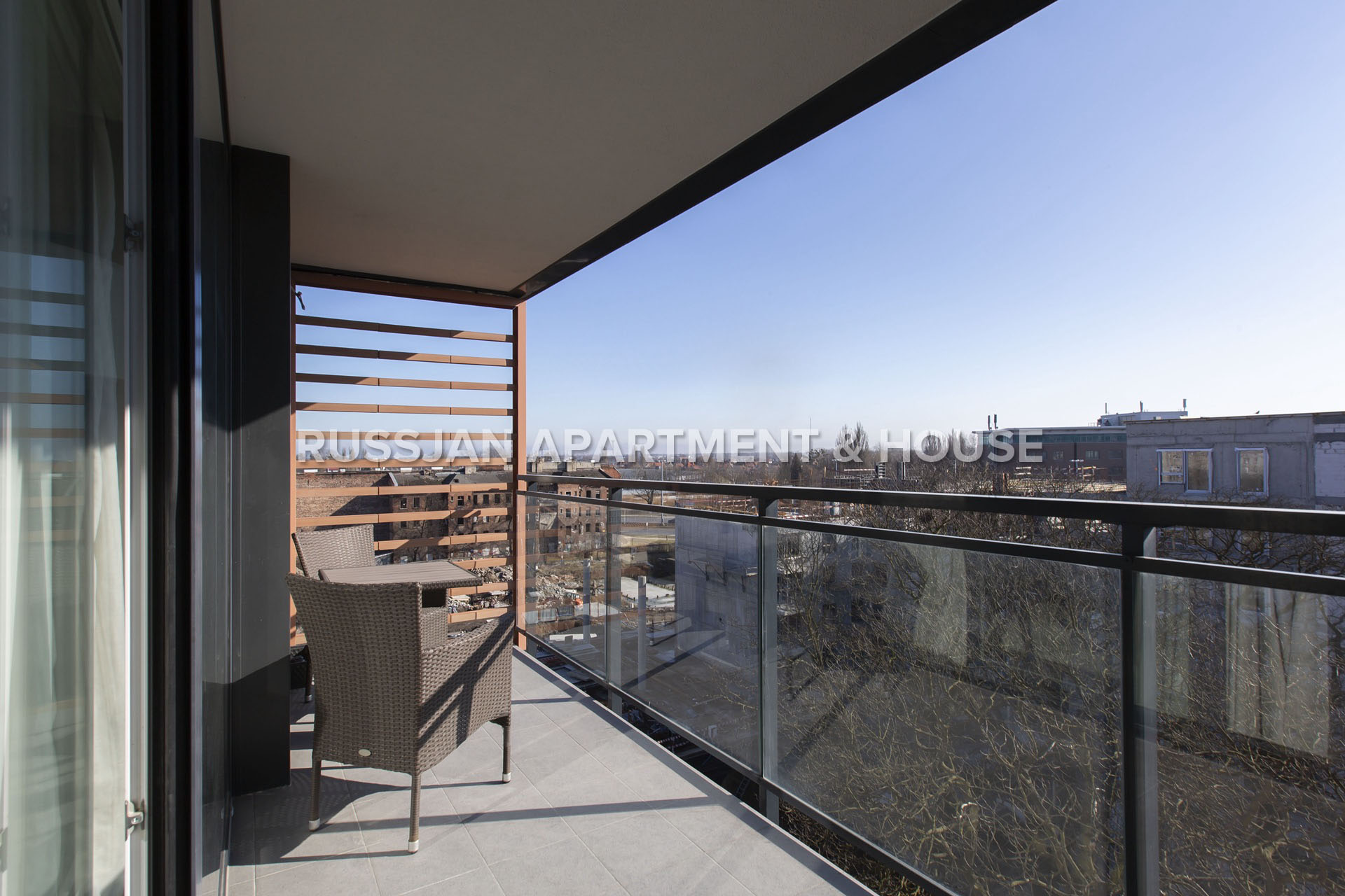 APARTMENT GDAŃSK ŚRÓDMIEŚCIE z balkonem parking w garażu 88 m2