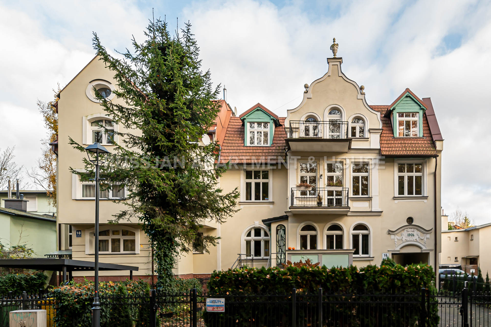  z balkonem 120,5 m2