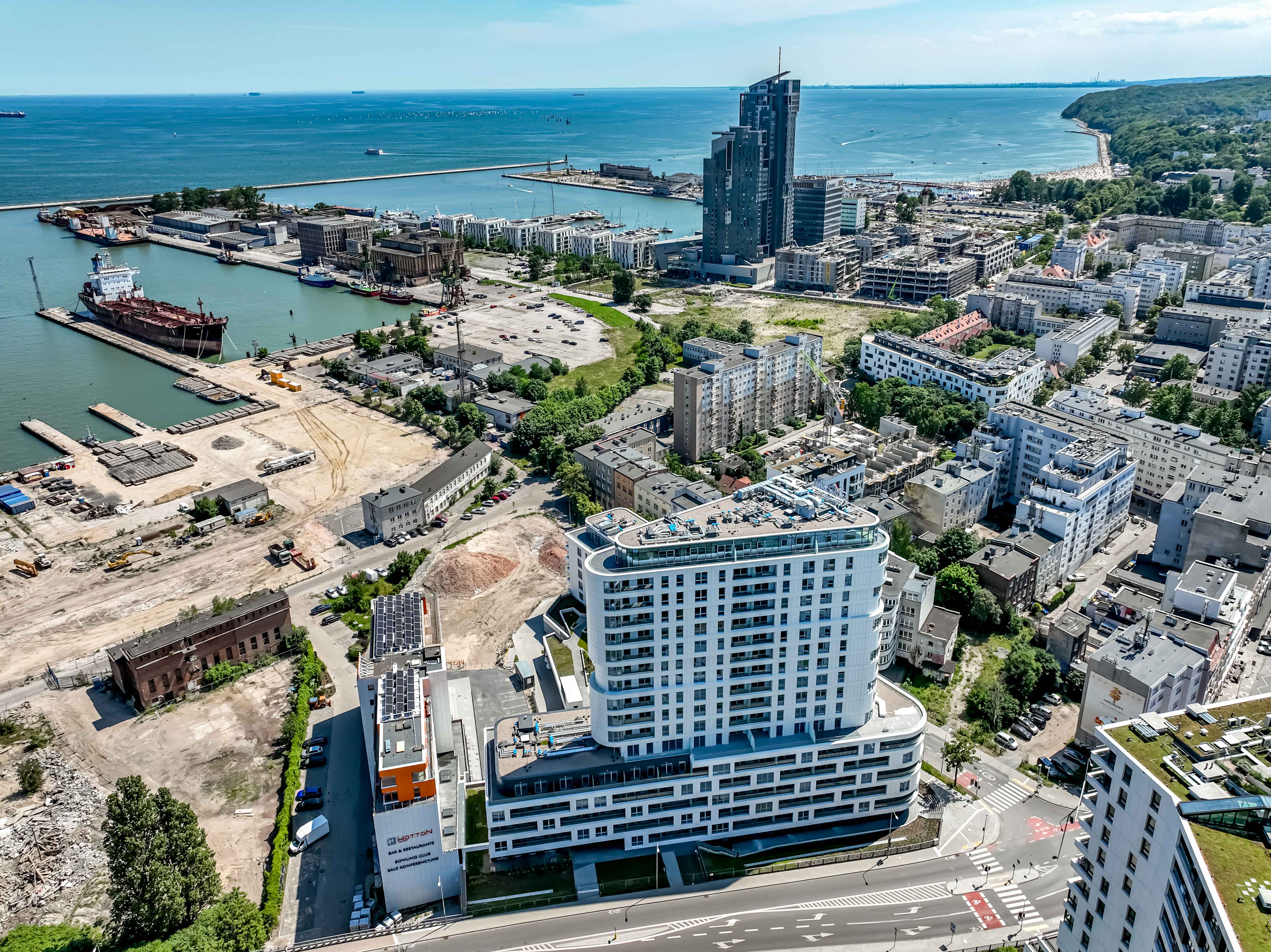 Apartament Gdynia - Śródmieście z balkonem parking w garażu 90,39 m2