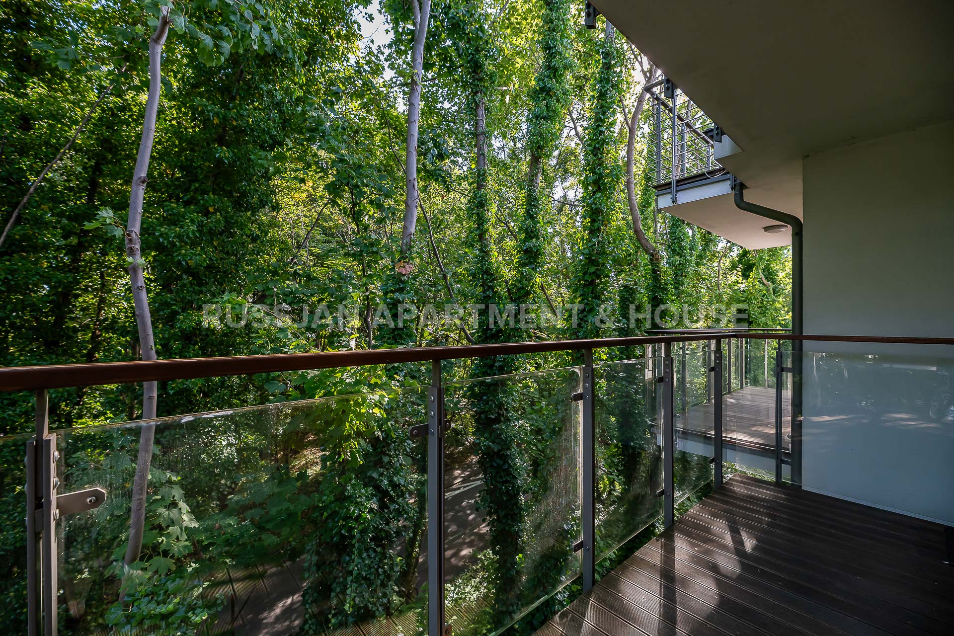 Ulica Armii Krajowej | RUSSJAN Apartment & House