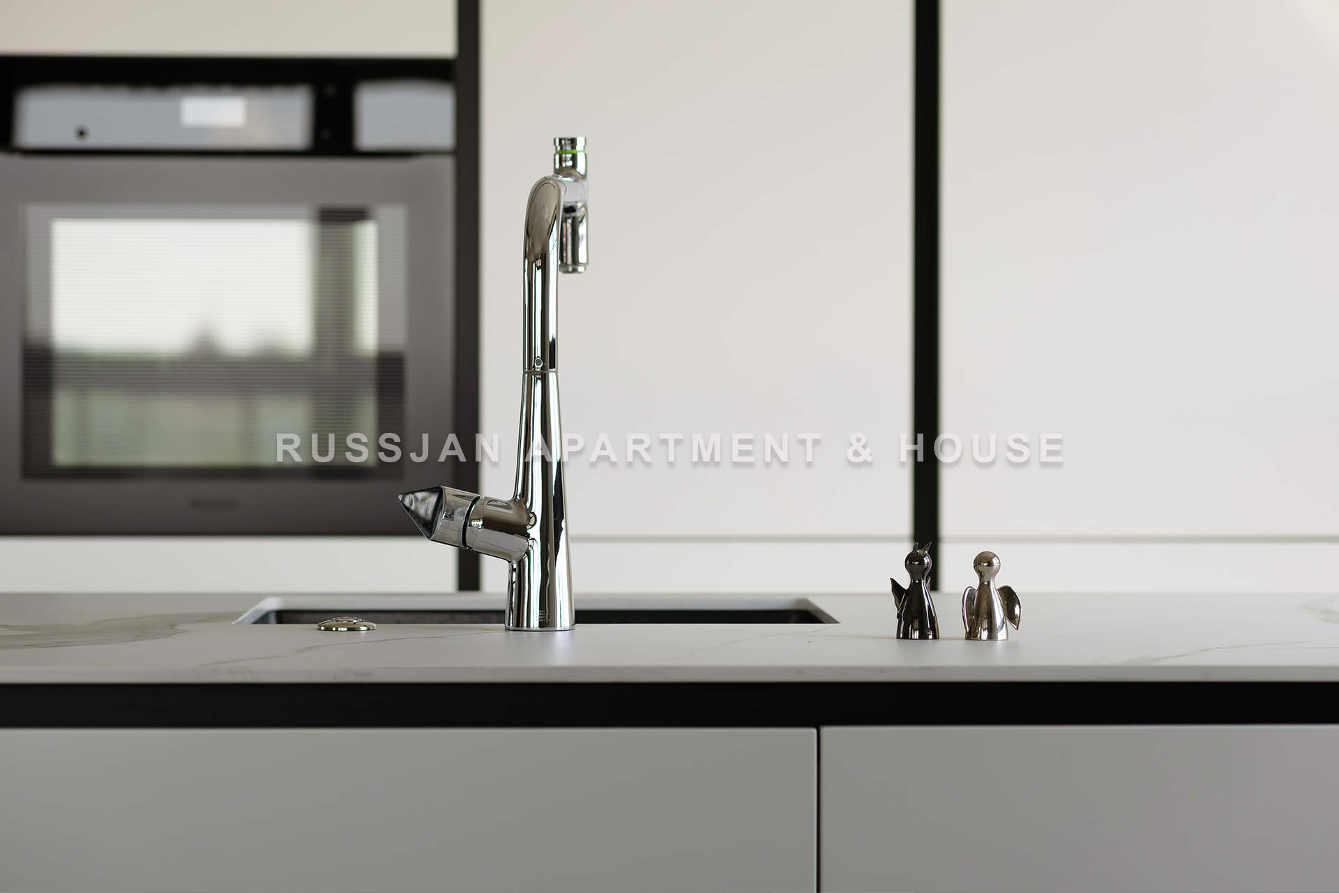  Ulica Ks. Jerzego Popiełuszki | RUSSJAN Apartment & House