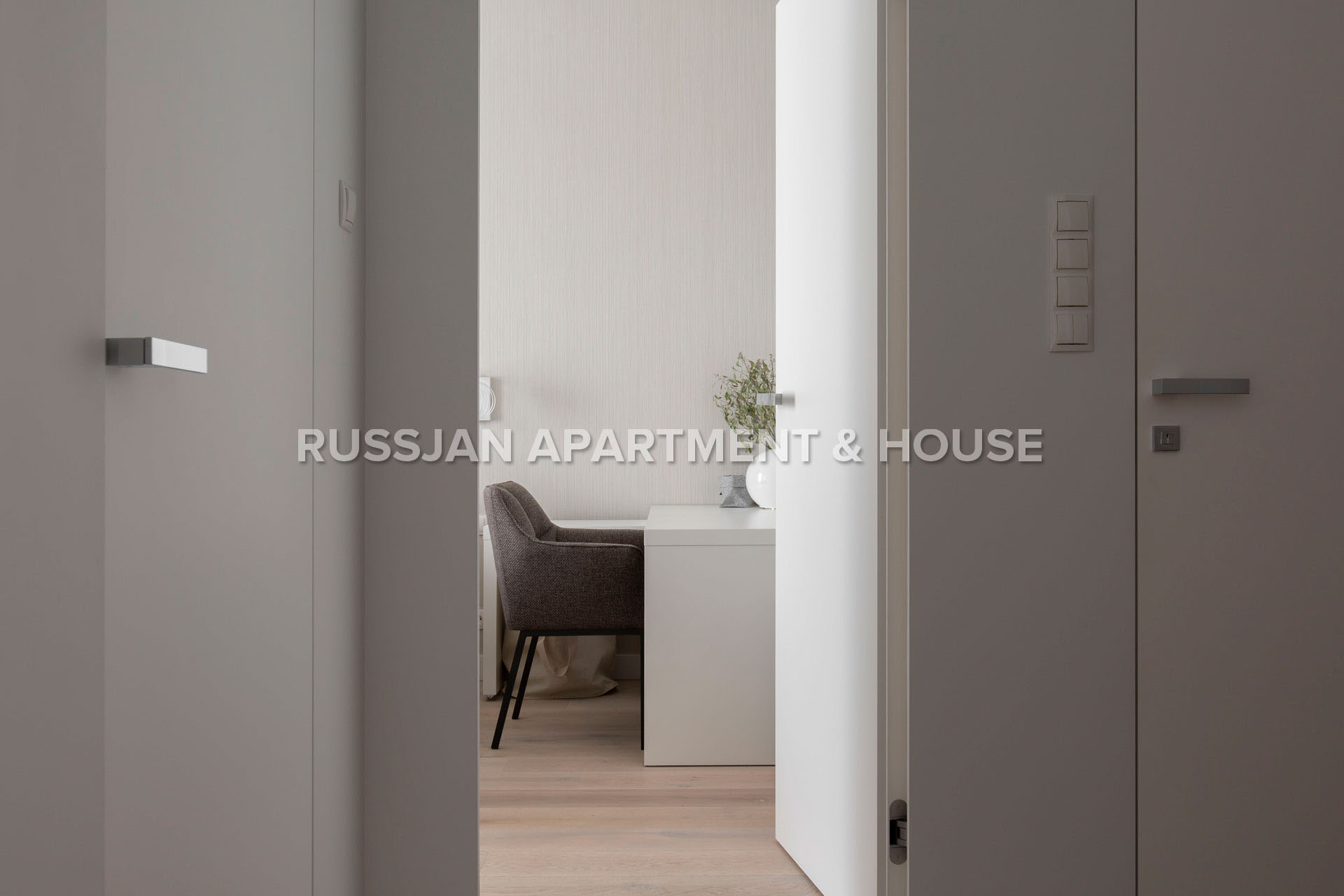 Apartament Gdynia Orłowo - Nietuzinkowy, gustowny, 3-pokojowy apartament z balkonem, zlokalizowany na prestiżowym osiedlu w otoczeniu lasu, w odległości zaledwie kilkuminowego spaceru od morza i plaży  - Russjan